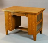 C.F. Kade Mission Oak Desk wit