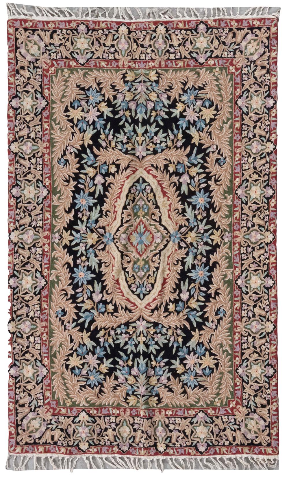 CHAIN-STITCHED RUG IN A CONTINENTAL