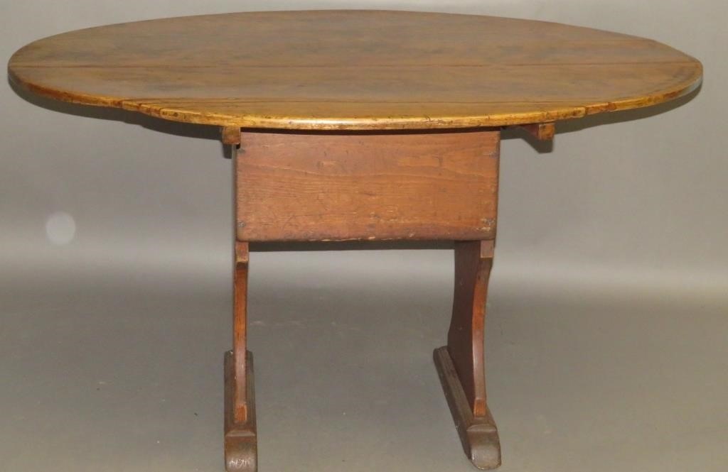 CHAIR TABLEca. 1800; oval top in