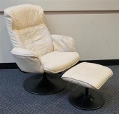 CHAIRWORKS WHITE VINYL LOUNGE