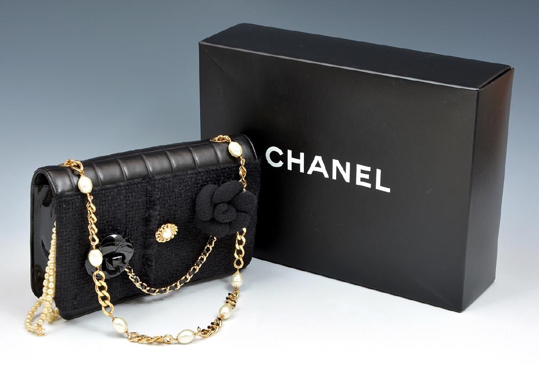 CHANEL BIJOUX TWEED & LEATHER