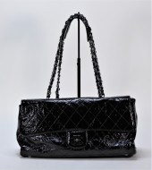 CHANEL BLACK PATENT LEATHER QU