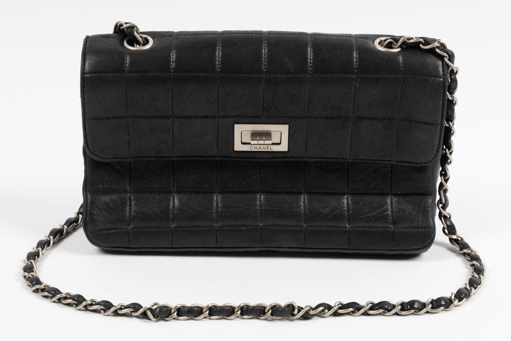 CHANEL BLACK QUILTED PURSEwith dust