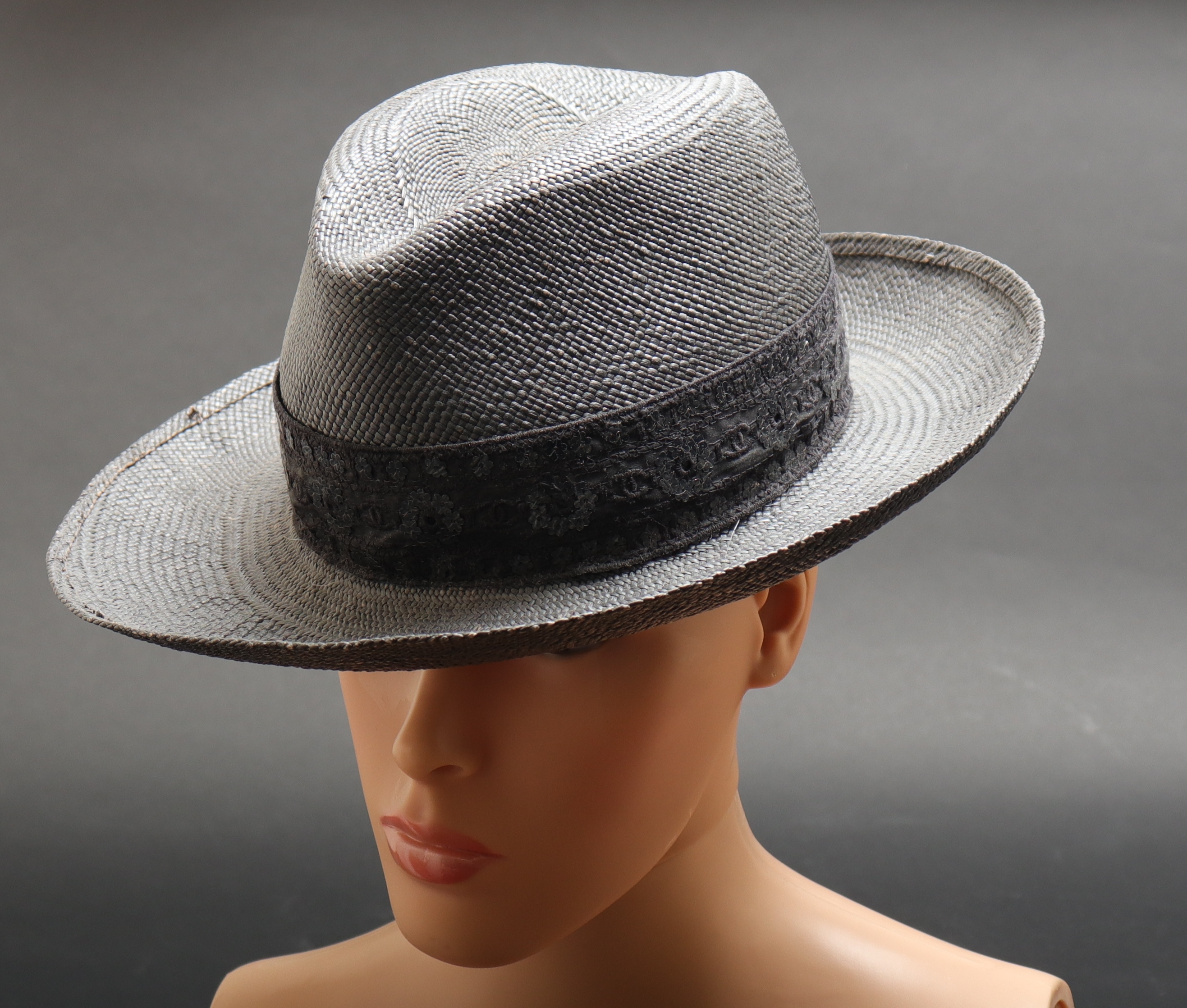 CHANEL BLACK STRAW HAT Chanel black