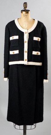 CHANEL BOUTIQUE BLACK BOUCLE T