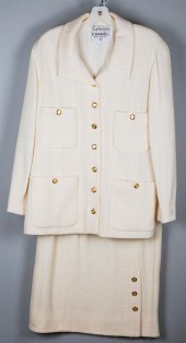 CHANEL BOUTIQUE CREME BOUCLE S