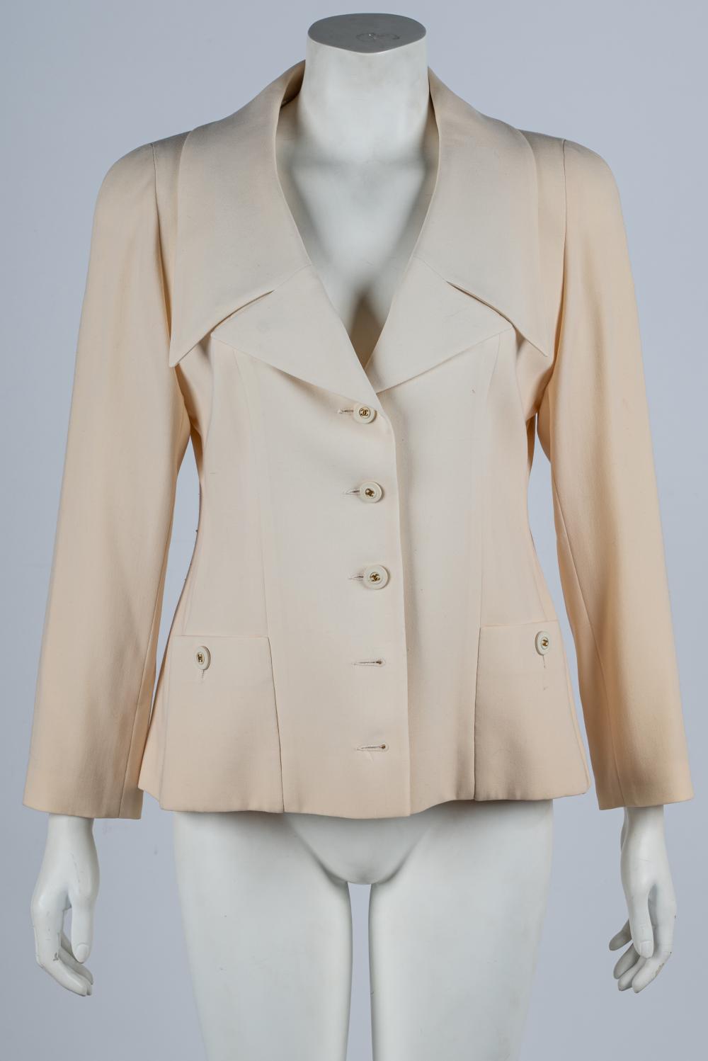 CHANEL BOUTIQUE JACKETivory-colored