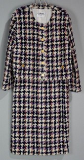 CHANEL BOUTIQUE PLAID BOUCLE S