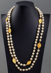 CHANEL FAUX PEARL SAUTOIR NECK