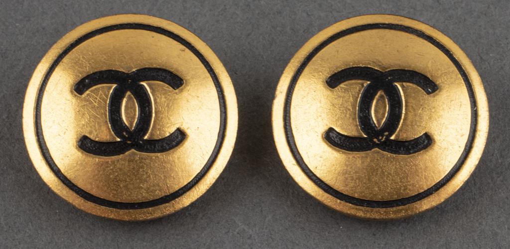 CHANEL GOLD TONE CIRCLE LOGO