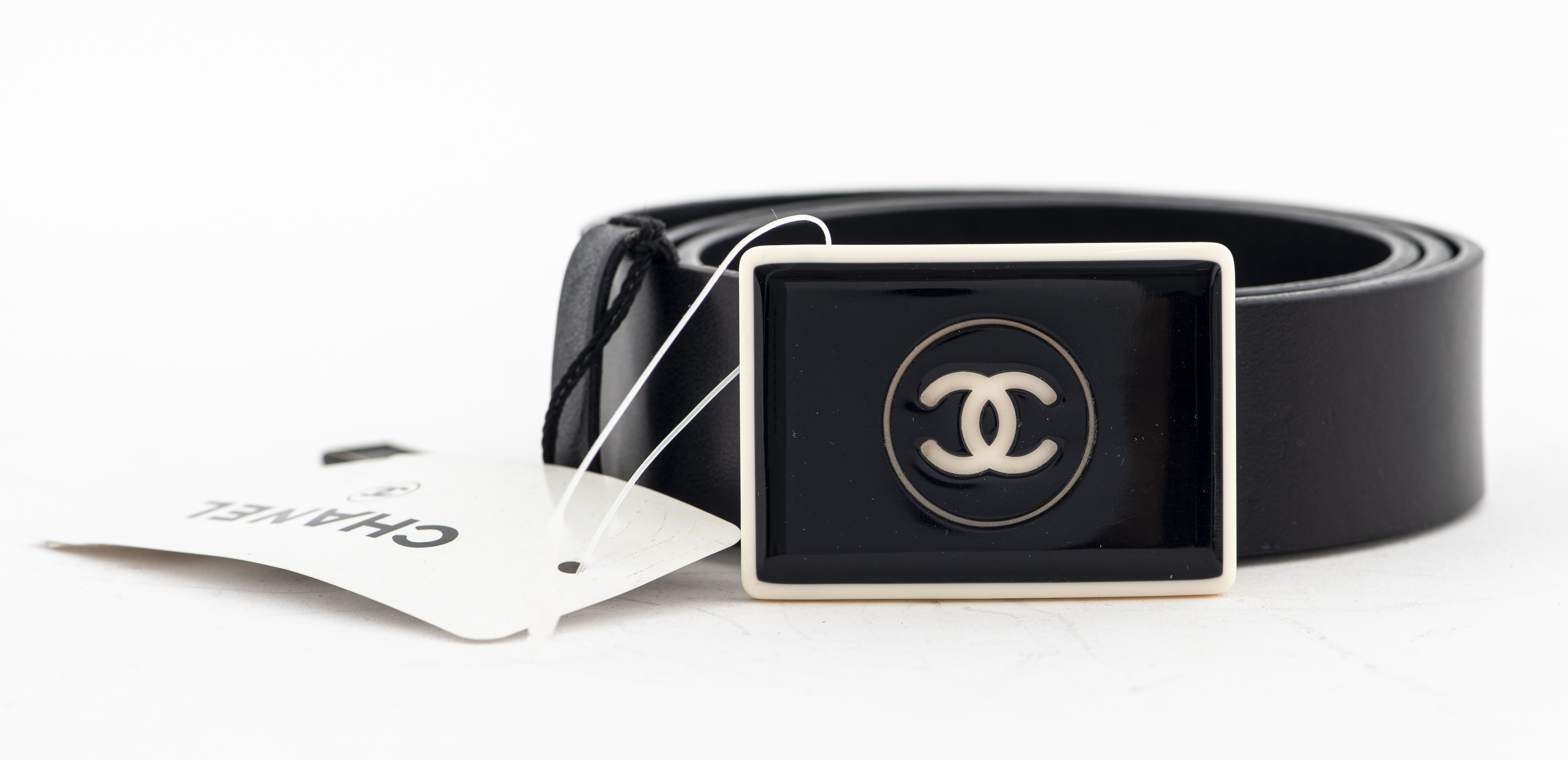 CHANEL LEATHER BELT W BAKELITE