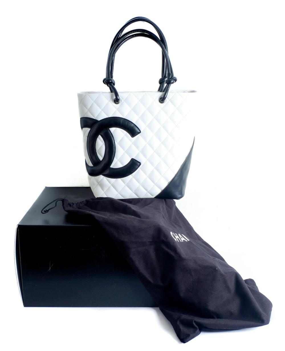 CHANEL PETITE SHOPPING TOTE IN