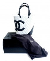 CHANEL PETITE SHOPPING TOTE IN