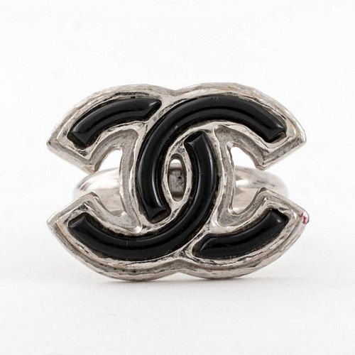 CHANEL RUNWAY DOUBLE-C LOGO RING,
