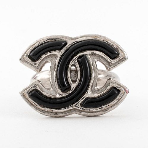 CHANEL RUNWAY DOUBLE-C LOGO RING,