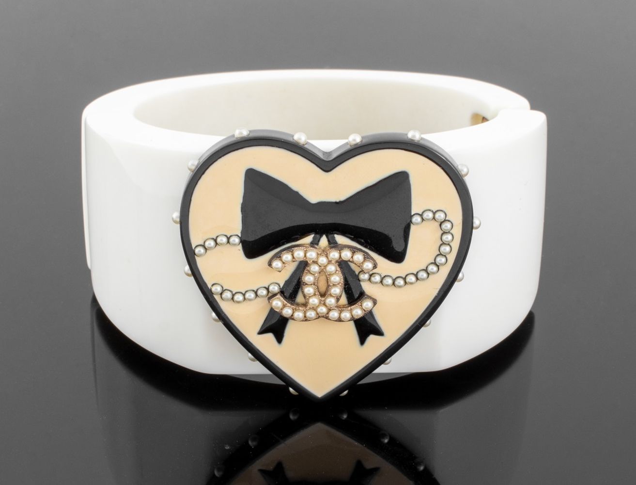 CHANEL RUNWAY HEART BOW MOTIF
