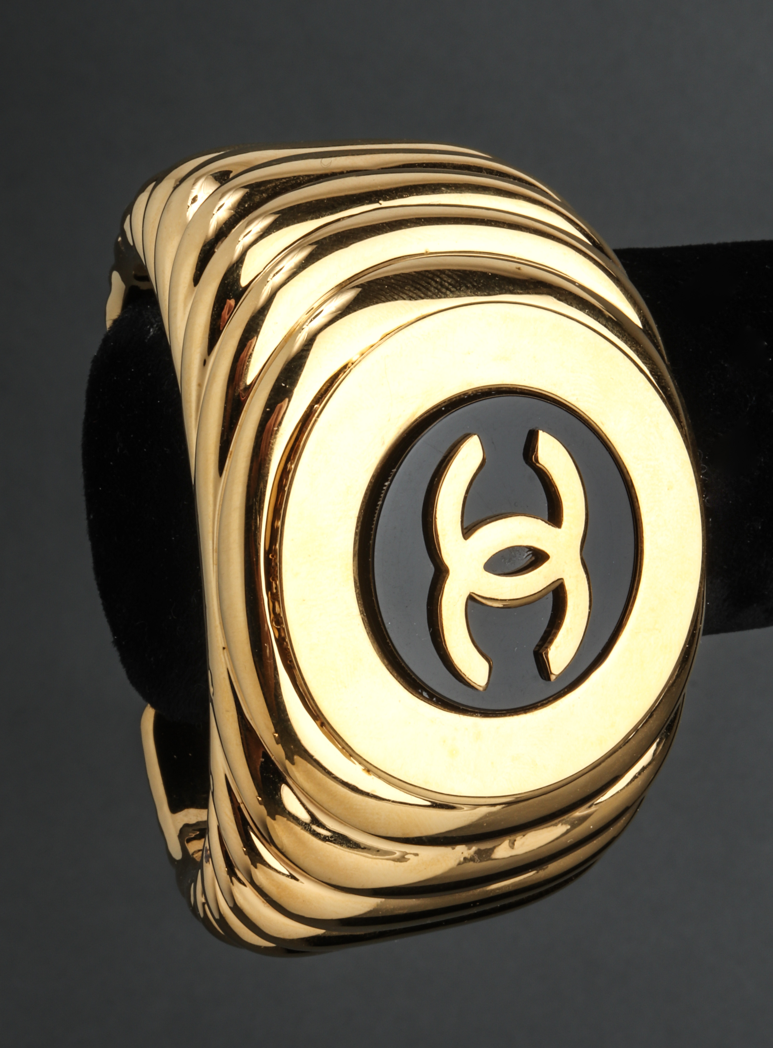 CHANEL RUNWAY RIBBED LOGO CUFF