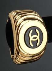 CHANEL RUNWAY RIBBED LOGO CUFF