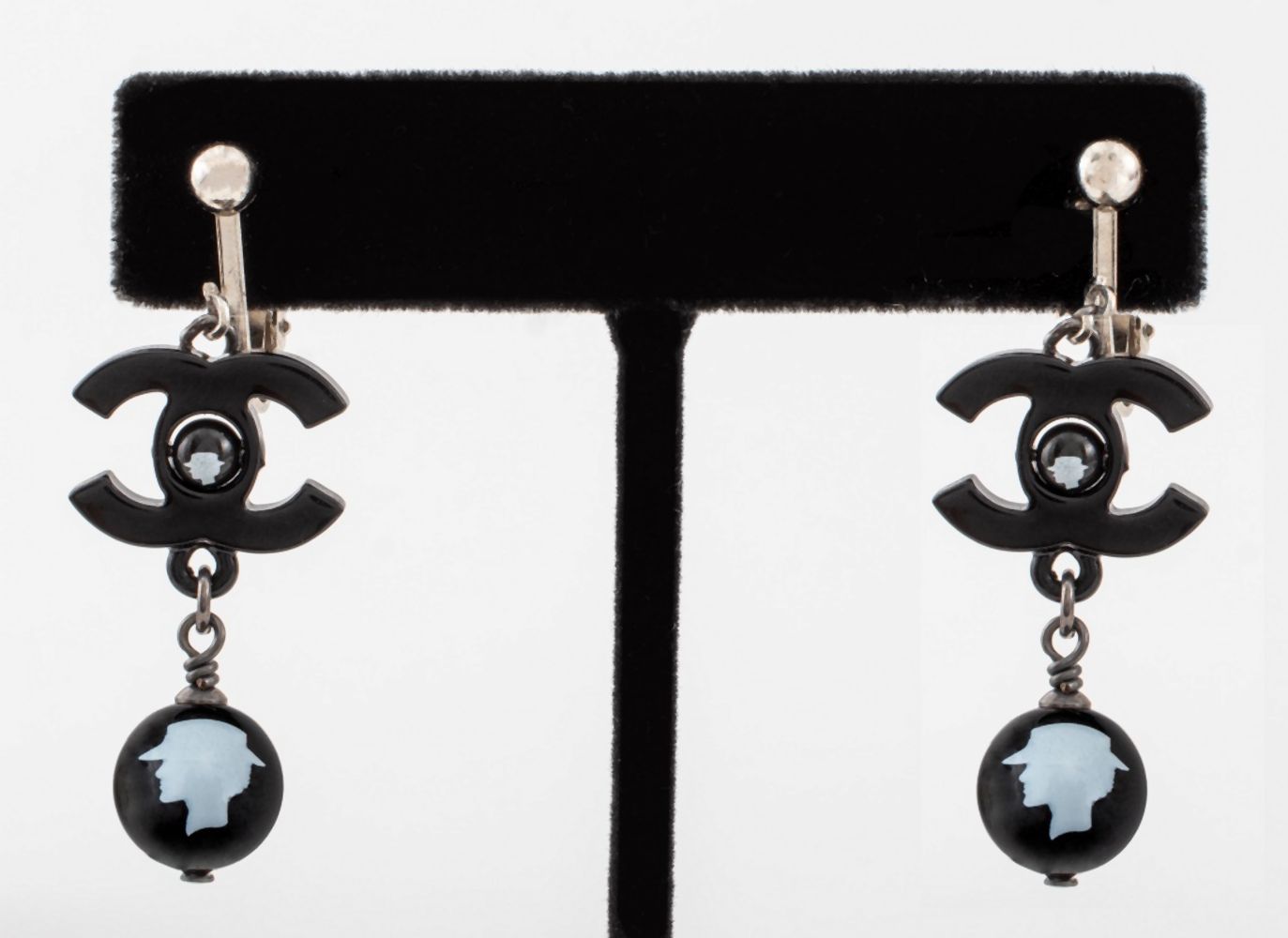 CHANEL RUNWAY SILHOUETTE DROP