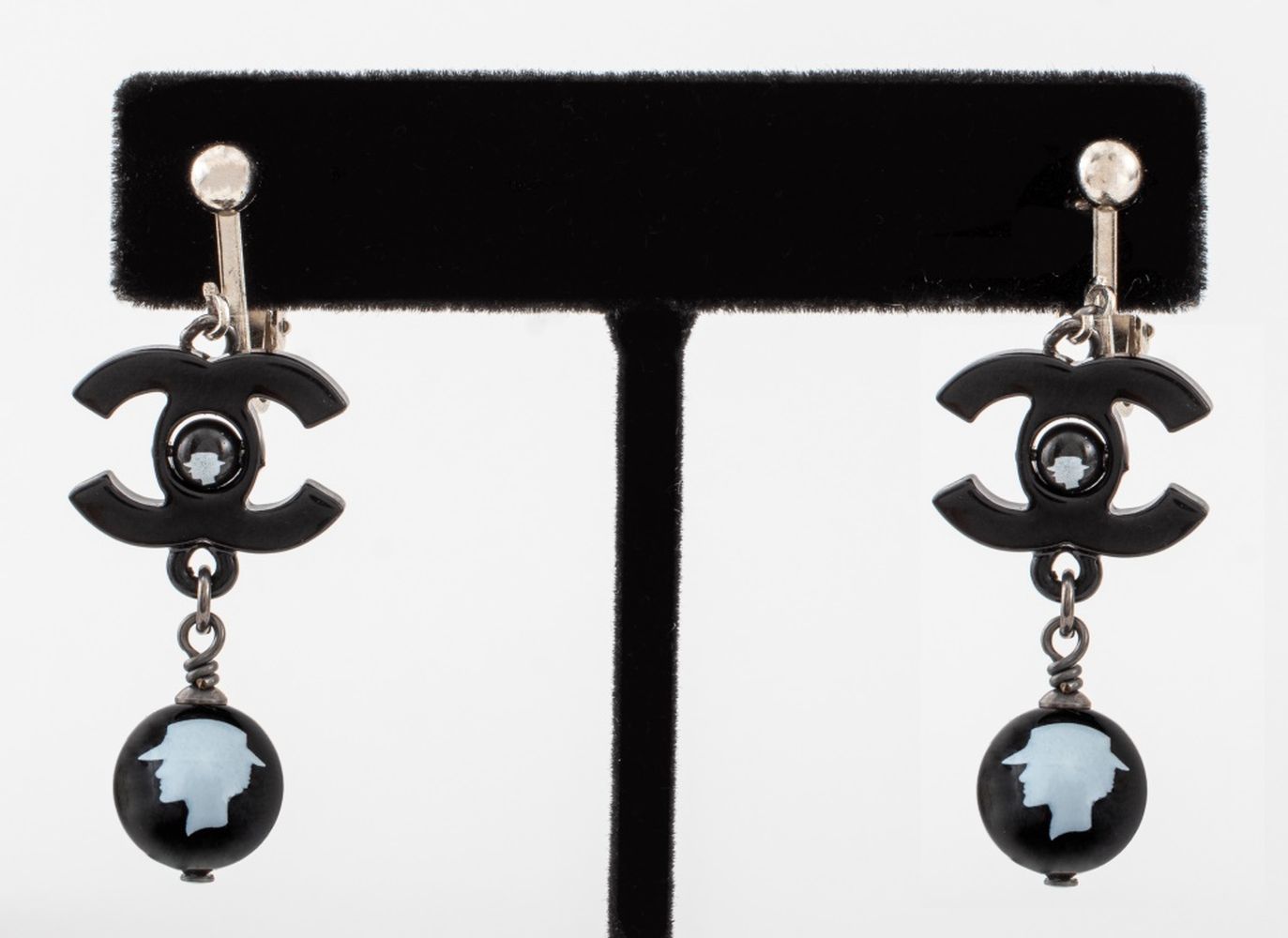 CHANEL RUNWAY SILHOUETTE DROP
