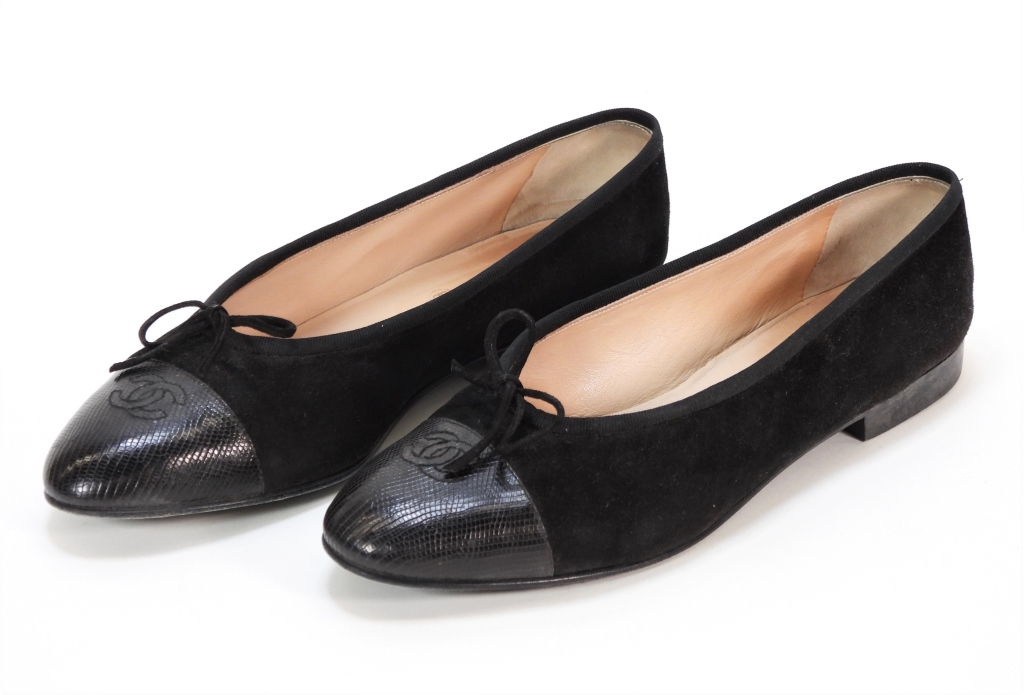 CHANEL SUEDE & LEATHER BALLERINA