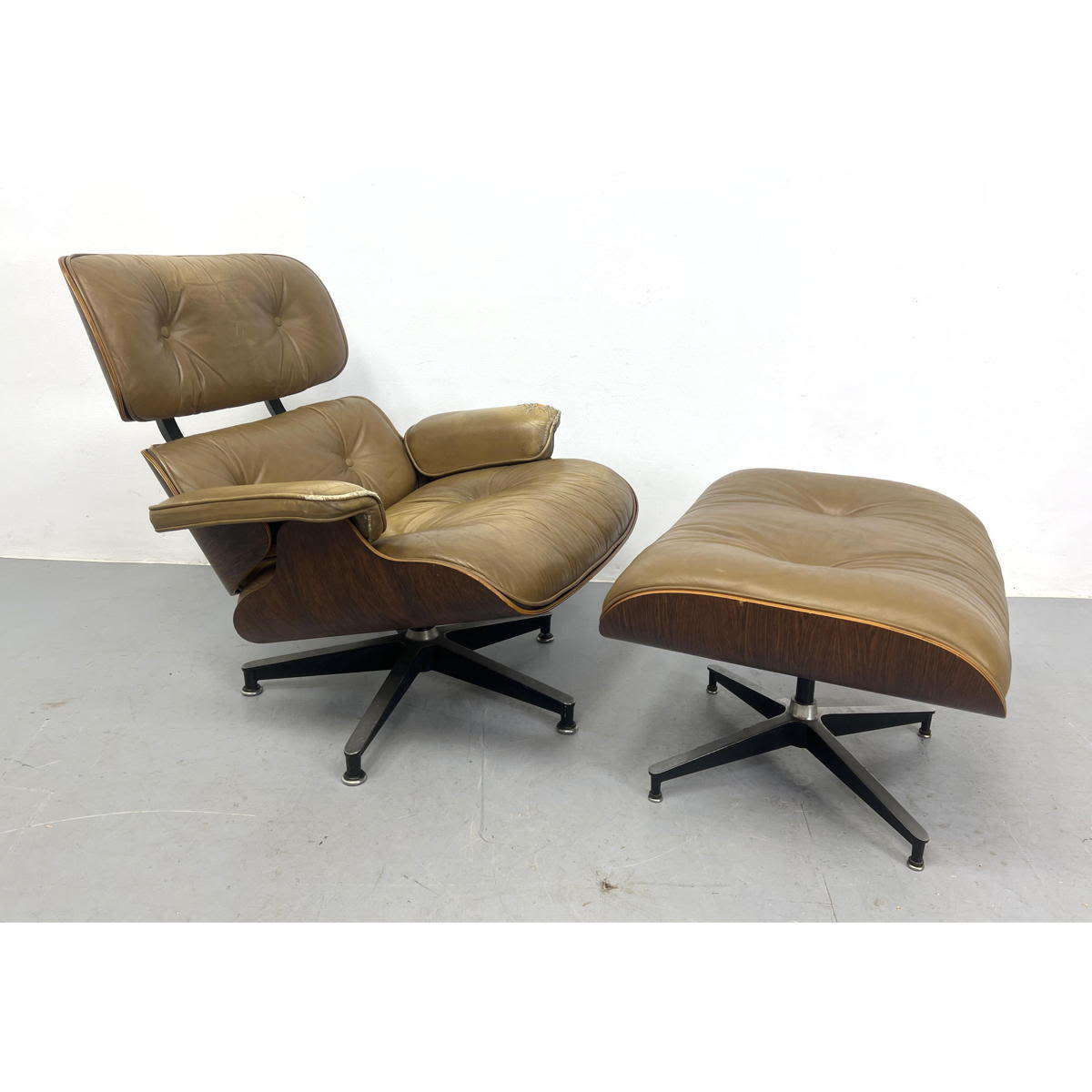 CHARLES EAMES Lounge Chair,