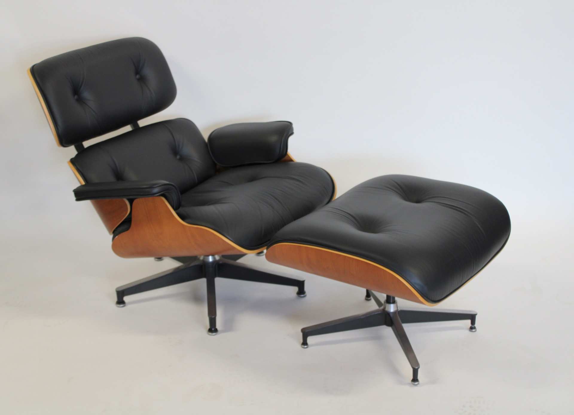 CHARLES & RAY EAMES LOUNGE CHAIR