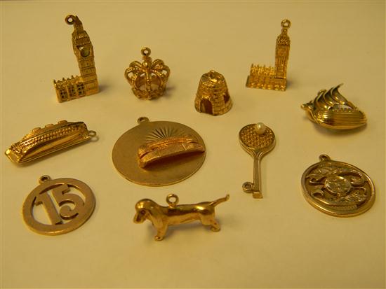 CHARMS: Viking ship charm  18K