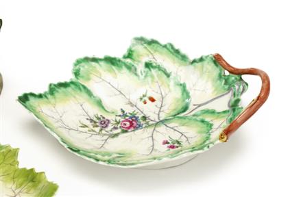 Chelsea leaf form porcelain dish