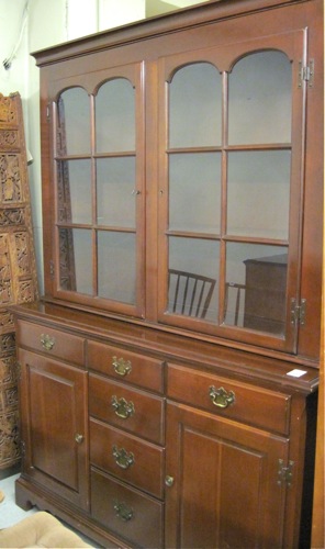 CHERRY CHINA HUTCH Statton