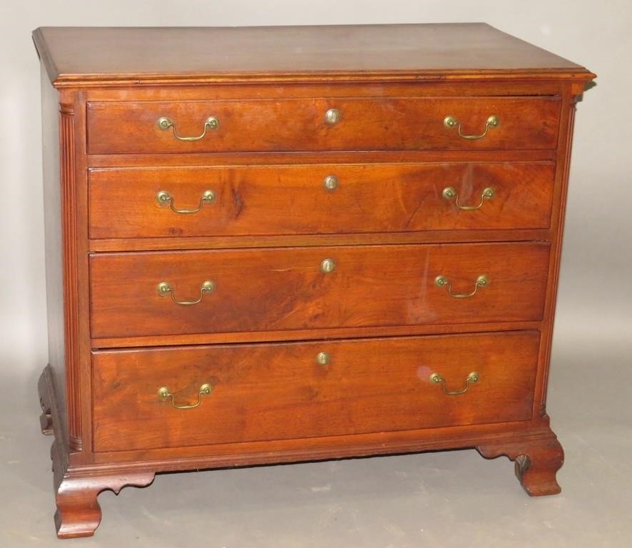 CHEST OF DRAWERSca. 1790; in walnut