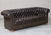 CHESTERFIELD SOFA HAVING BROWN