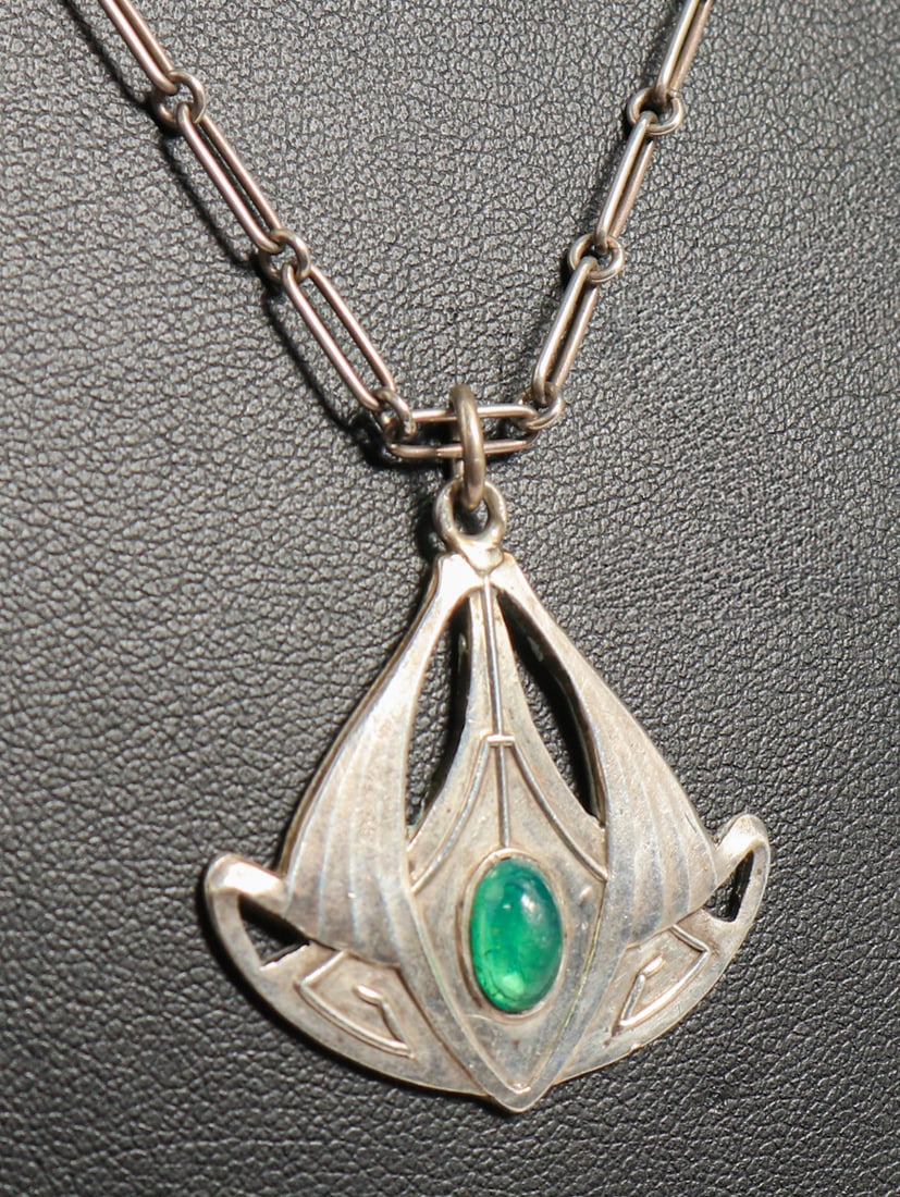 CHICAGO SILVER & GREEN STONE