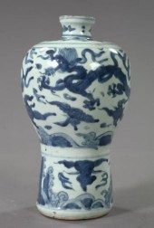 Ch'ien Lung Blue and White Por