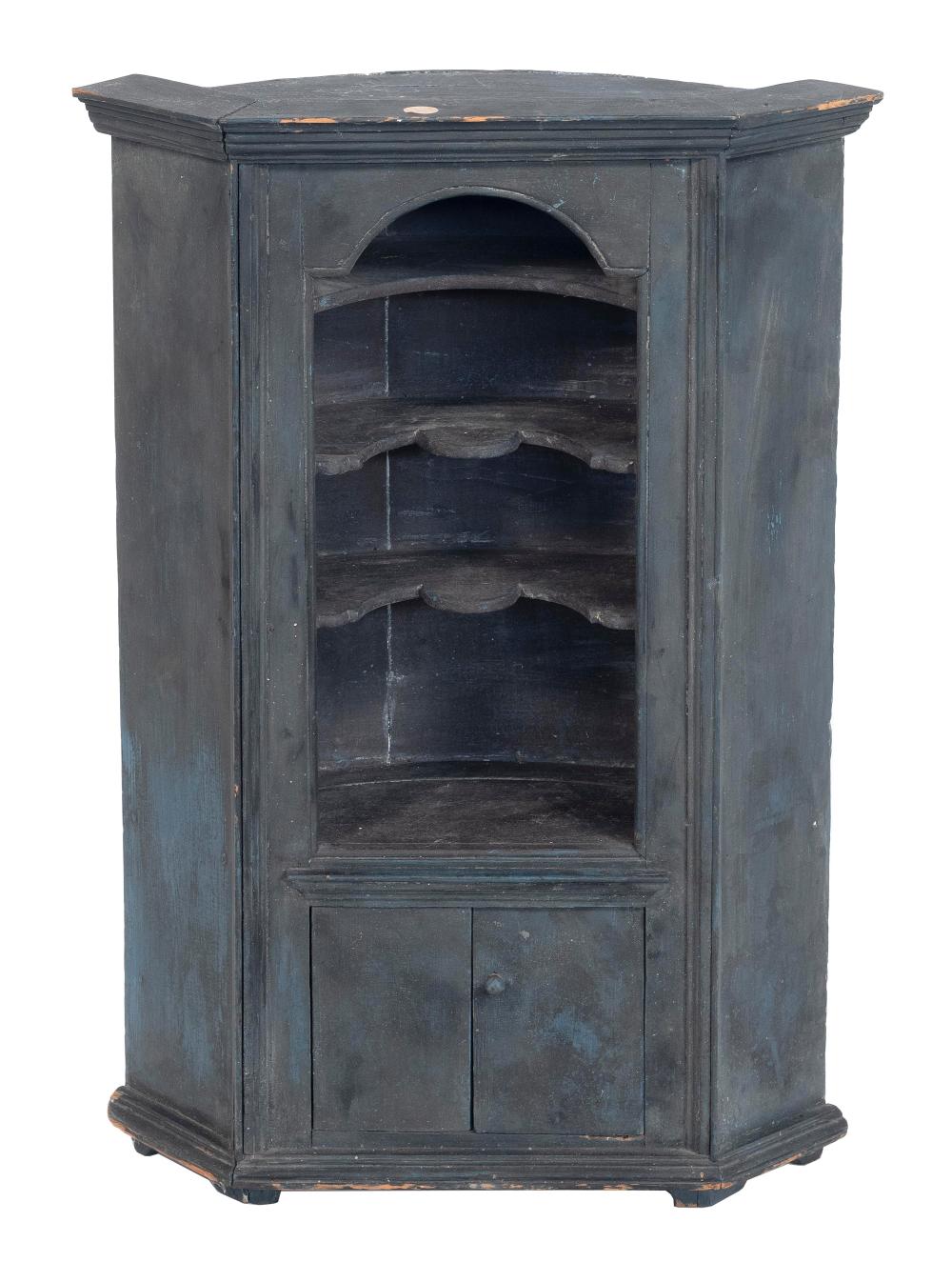 CHILD’S CHIPPENDALE-STYLE CORNER