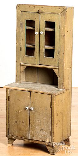 CHILD'S PAINTED STEPBACK