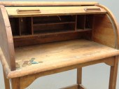 Child's rolltop desk with Pari
