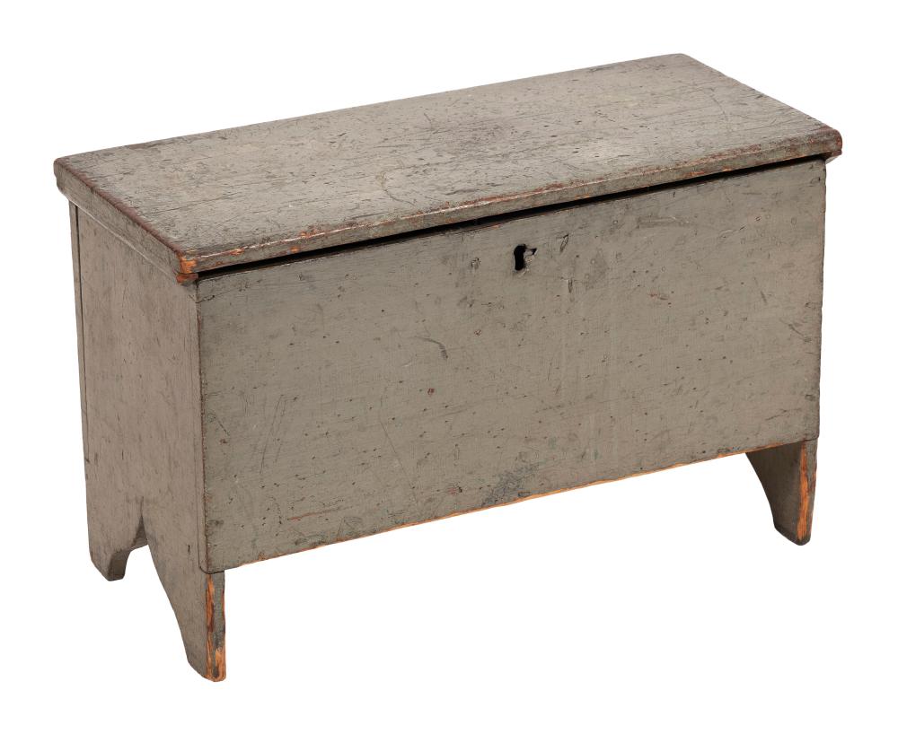 CHILD'S SIX-BOARD BLANKET CHEST