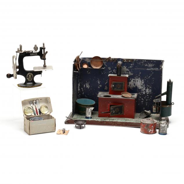 CHILD'S VINTAGE TOYS  tin diorama
