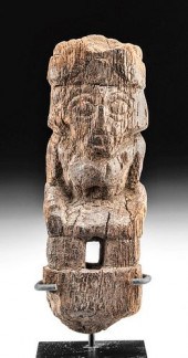CHIMU WOOD FIGURE OF A KNEELIN
