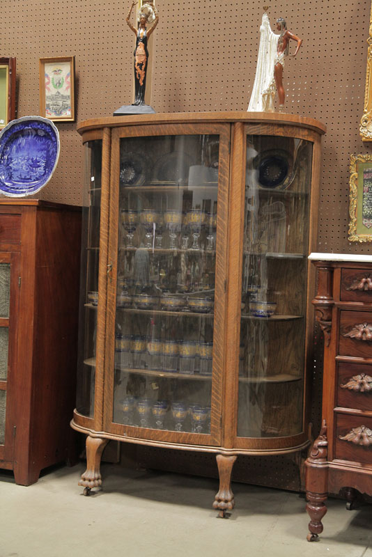 CHINA CABINET. Oak cabinet with