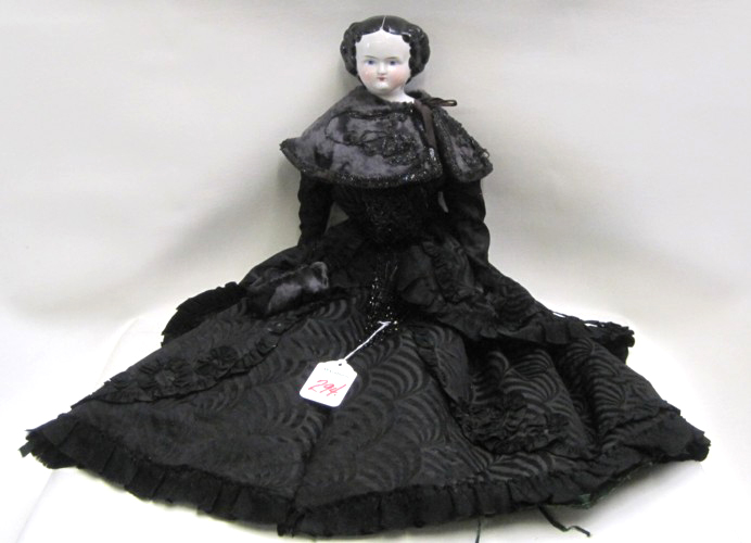 CHINA SHOULDER HEAD OF A DOLL