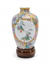 CHINESE 1000 FLOWERS VASE ON W