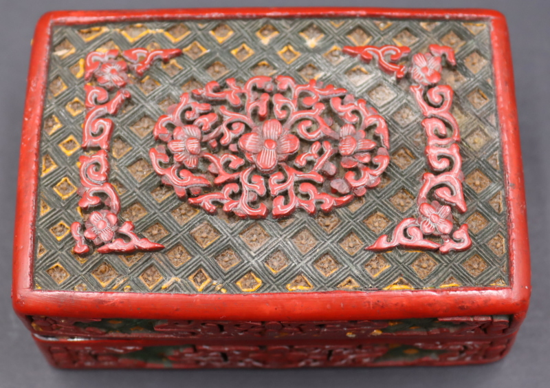 CHINESE 3-COLOR CINNABAR LIDDED