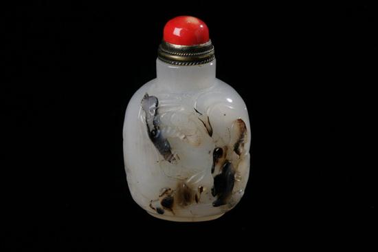 CHINESE AGATE SNUFF BOTTLE.
