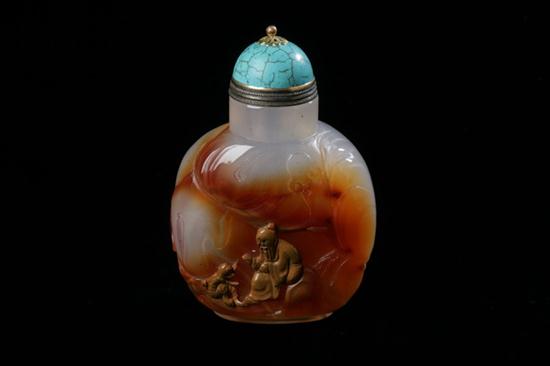 CHINESE AGATE SNUFF BOTTLE.
