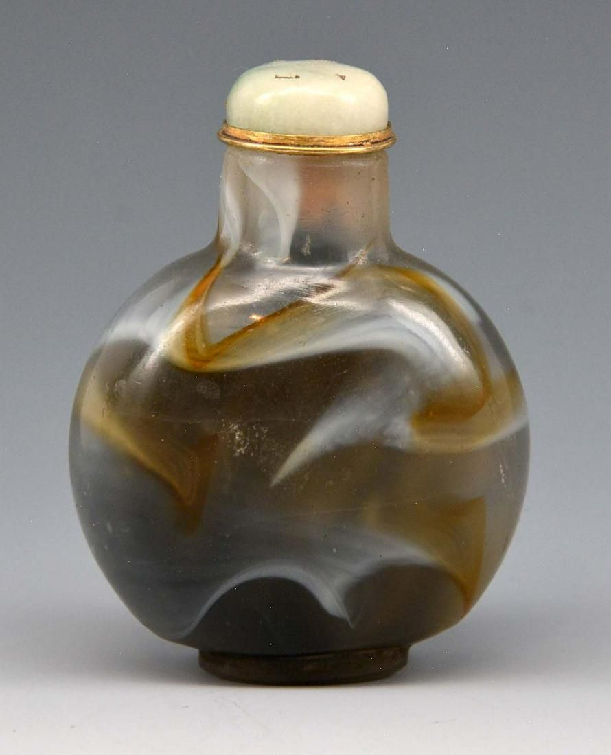 CHINESE AGATE SNUFF BOTTLEChinese