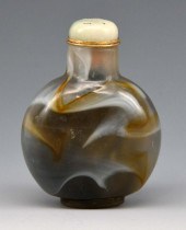 CHINESE AGATE SNUFF BOTTLEChin
