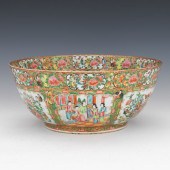 CHINESE ANTIQUE ROSE MEDALLION
