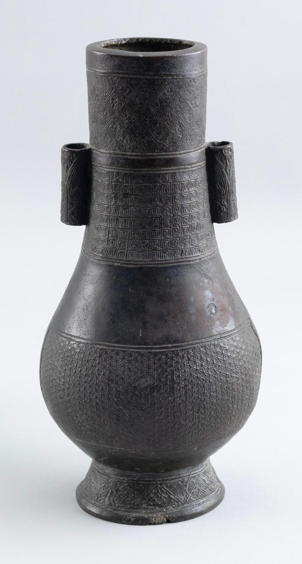 CHINESE ARCHAIC BRONZE HU-FORM VASE